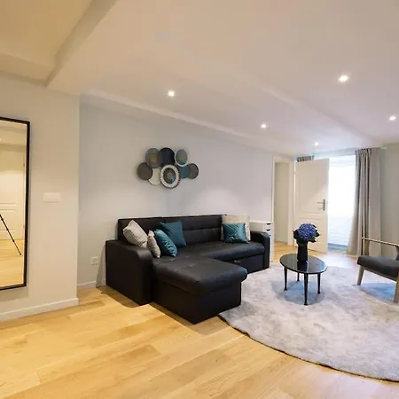 Apartment ꨄ Centre Historique Visp, 6 Pers, Unique Visp